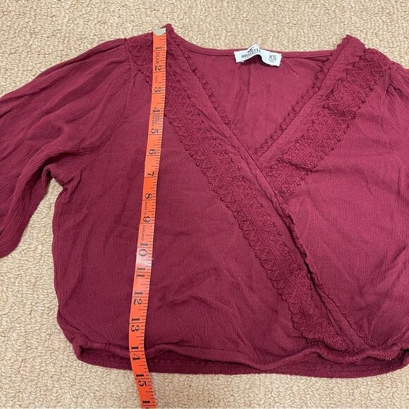 HOLLISTER Boho Cropped Lace Wrap Top Burgundy - XS - Picture 9 of 10